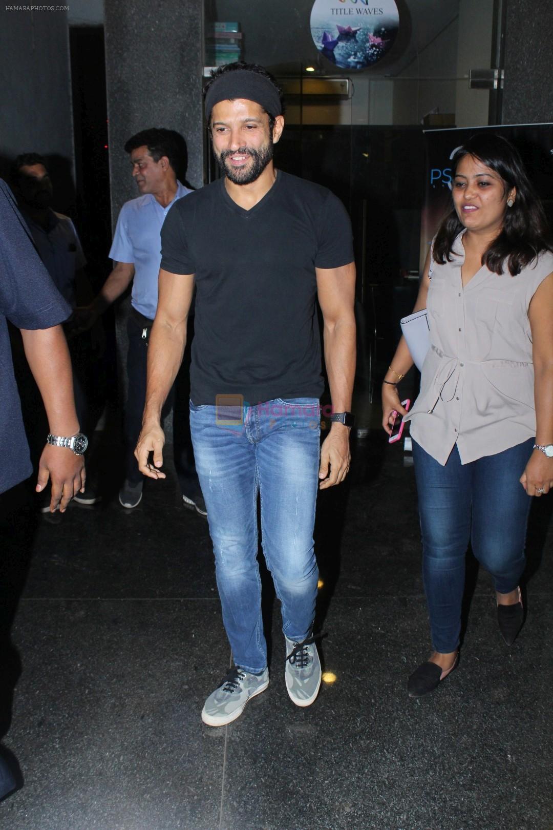 hpse_fullsize__2852894610_Farhan Akhtar at the Book Launch of Kashmir Naama on 14th Nov 2017 (3)_5a0bbe1cad65e.JPG