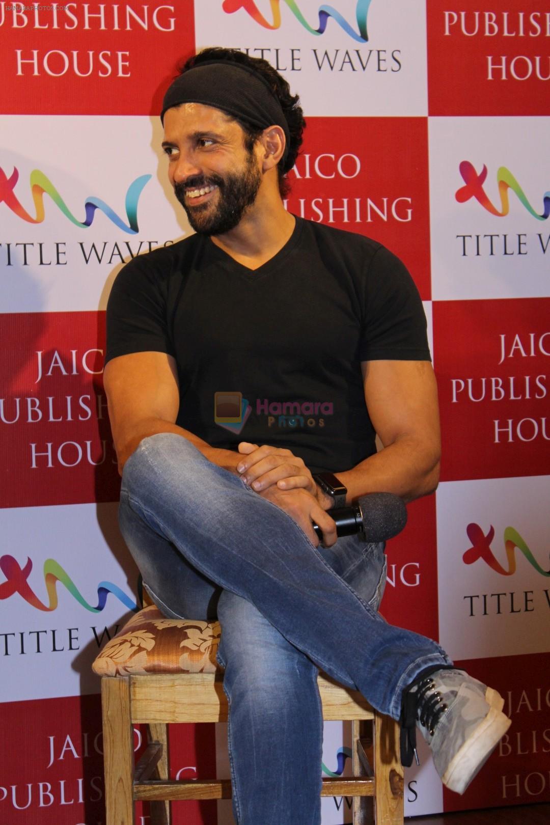 hpse_fullsize__3471589997_Farhan Akhtar at the Book Launch of Kashmir Naama on 14th Nov 2017 (23)_5a0bbefcbbdfb.JPG