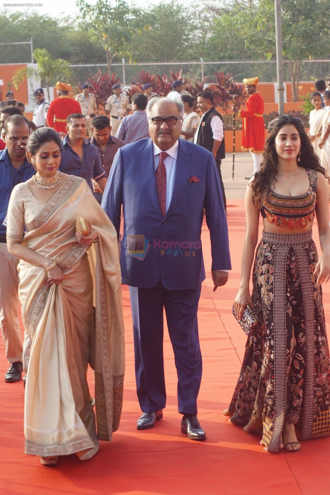 hpse_fullsize__1500101596_Sridevi, Boney Kapoor, Janhvi Kapoor at IFFI 2017 Opening Ceremony on 20th Nov 2017 (40)_5a1528b0b11f8.JPG