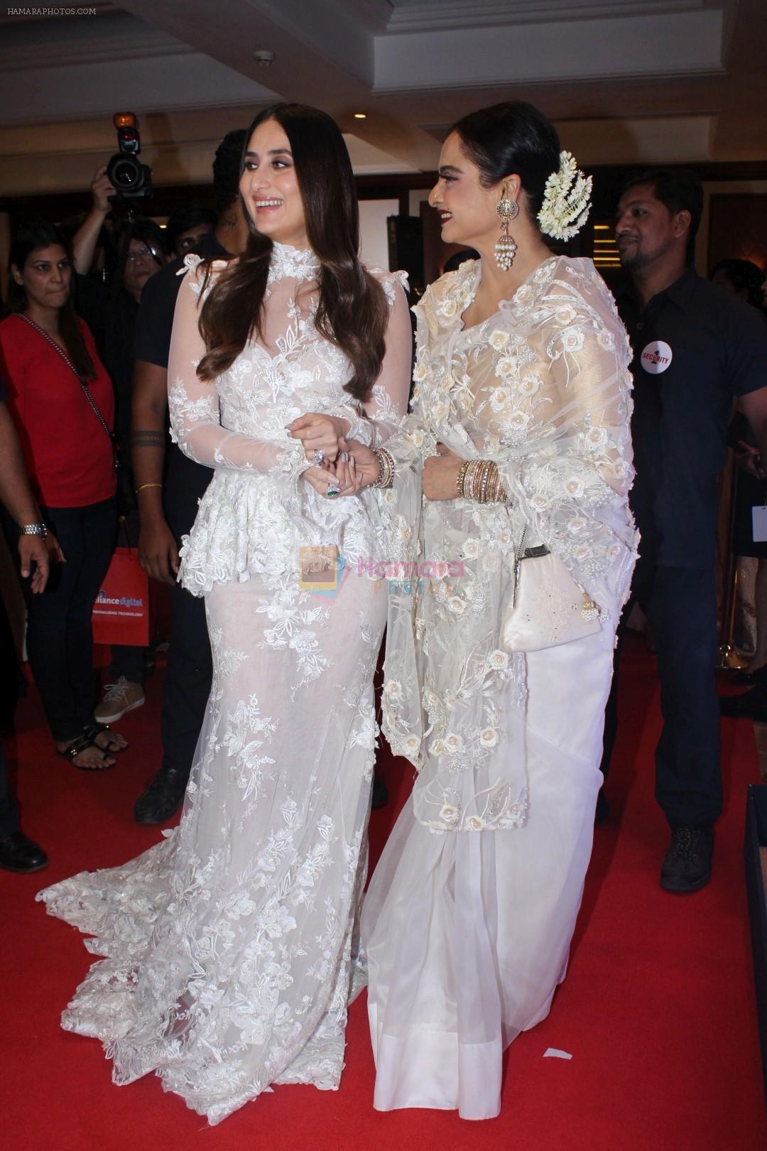 hpse_fullsize__2187312551_Kareena Kapoor, Rekha at the Red Carpet Of Filmfare Glamour  Style Awards on 1st Dec 2017 (423)_5a224a12b6664.JPG