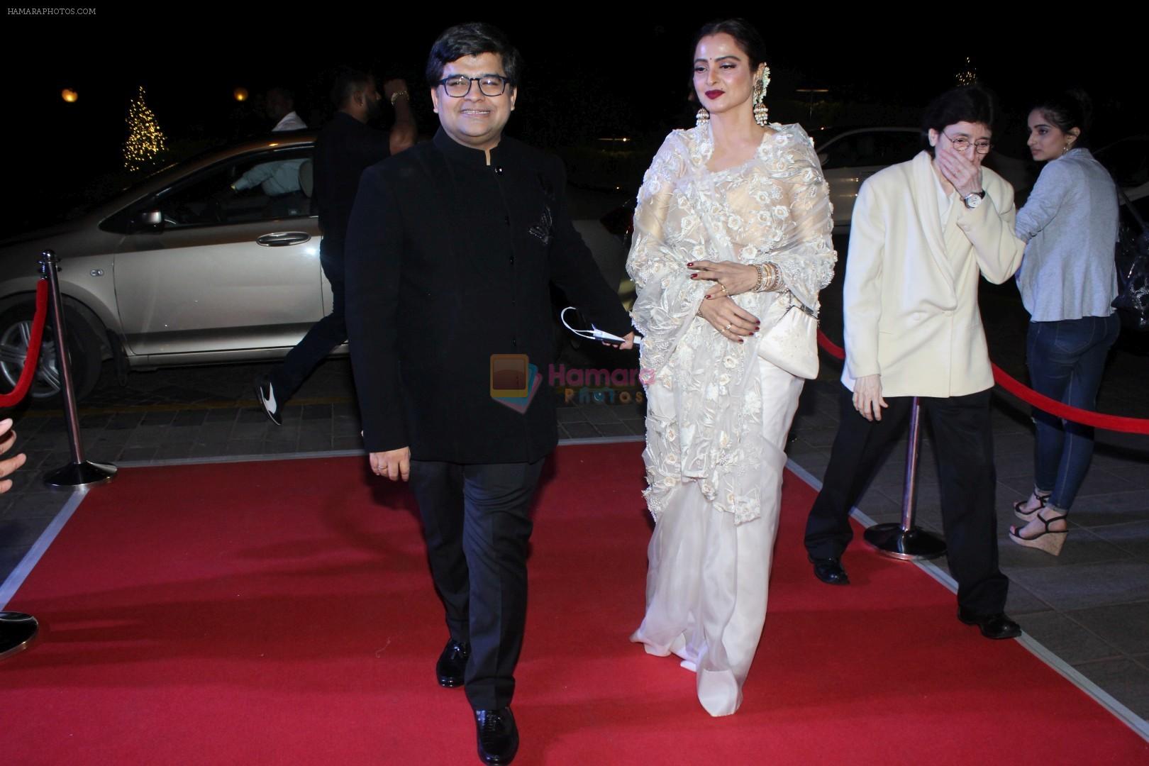 hpse_fullsize__3659184932_Rekha at the Red Carpet Of Filmfare Glamour  Style Awards on 1st Dec 2017 (383)_5a224a1cf0d1f.JPG