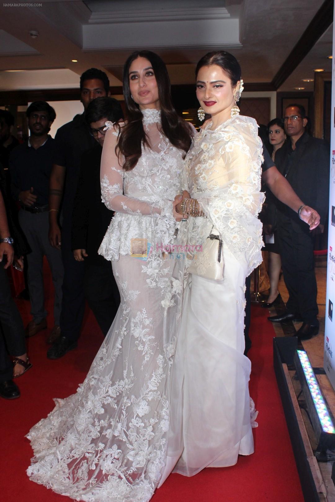 hpse_fullsize__3942178416_Kareena Kapoor, Rekha at the Red Carpet Of Filmfare Glamour  Style Awards on 1st Dec 2017 (417)_5a224790090cc.JPG