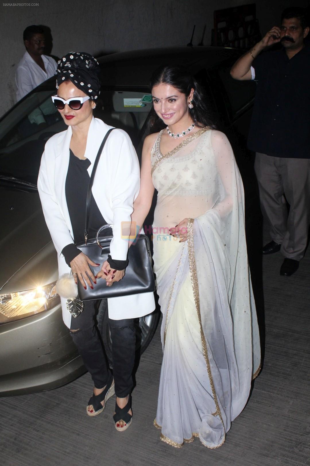 hpse_fullsize__3007442975_Rekha, Divya Khosla Kumar at the Special Screening Of Short Film Bulbul on 11th Dec 2017 (54)_5a2f6c23de797.JPG