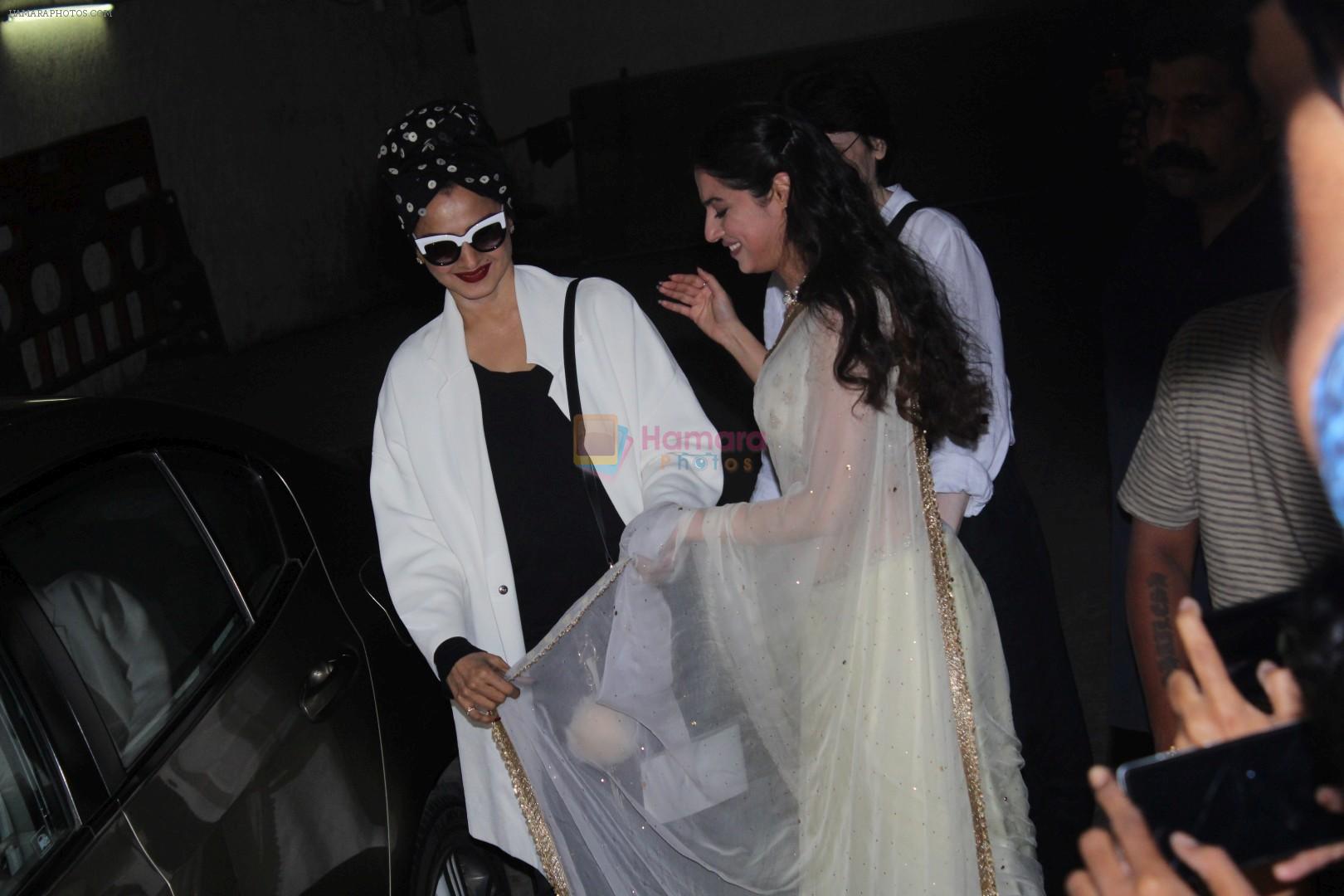 hpse_fullsize__355915315_Rekha, Divya Khosla Kumar at the Special Screening Of Short Film Bulbul on 11th Dec 2017 (51)_5a2f6c6fcfa59.JPG