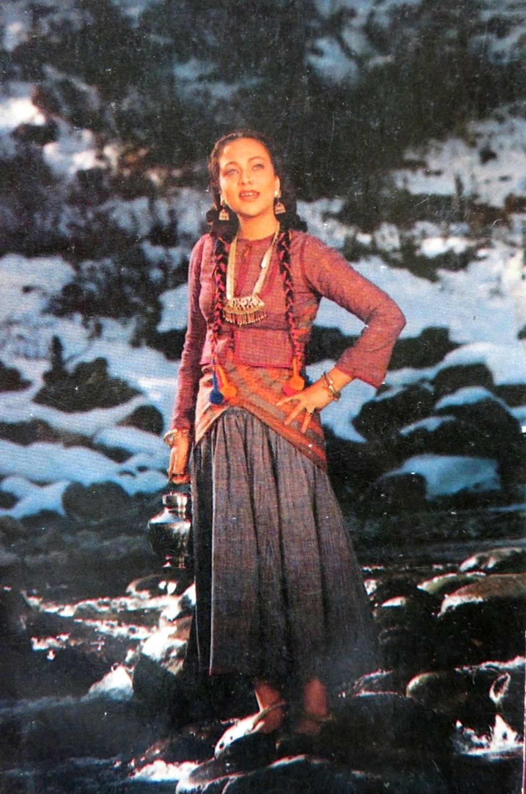 MANDAKINI-bollywood-actress-Picture-postcard-Collection-15-x.jpg