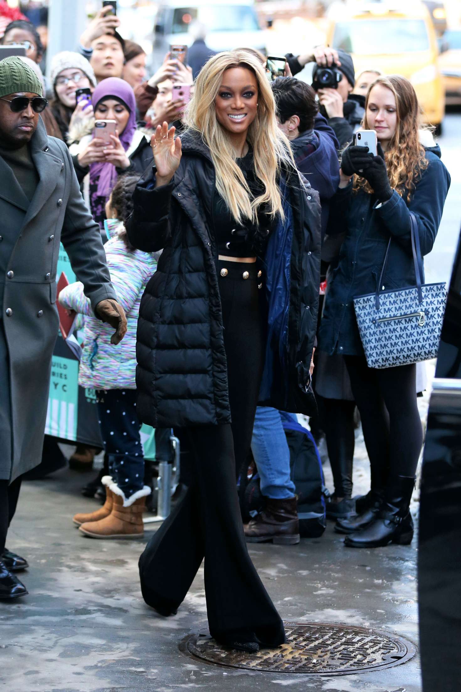 Tyra-Banks_-Leaves-Build-Series--03.jpg