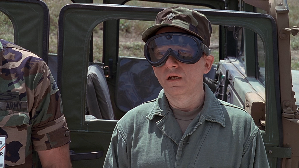 Сержант Билко_1996_WEB_DLRIP-AV_ Open Matte_[-=DoMiNo=-].mkv_20180226_150323.490.png