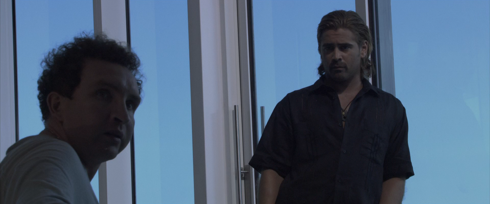 Miami.Vice.2006.Unrated.1080p.BluRay.DTS.x264-iLL.mkv_snapshot_00.25.08_[2018.05.05_15.29.45].png