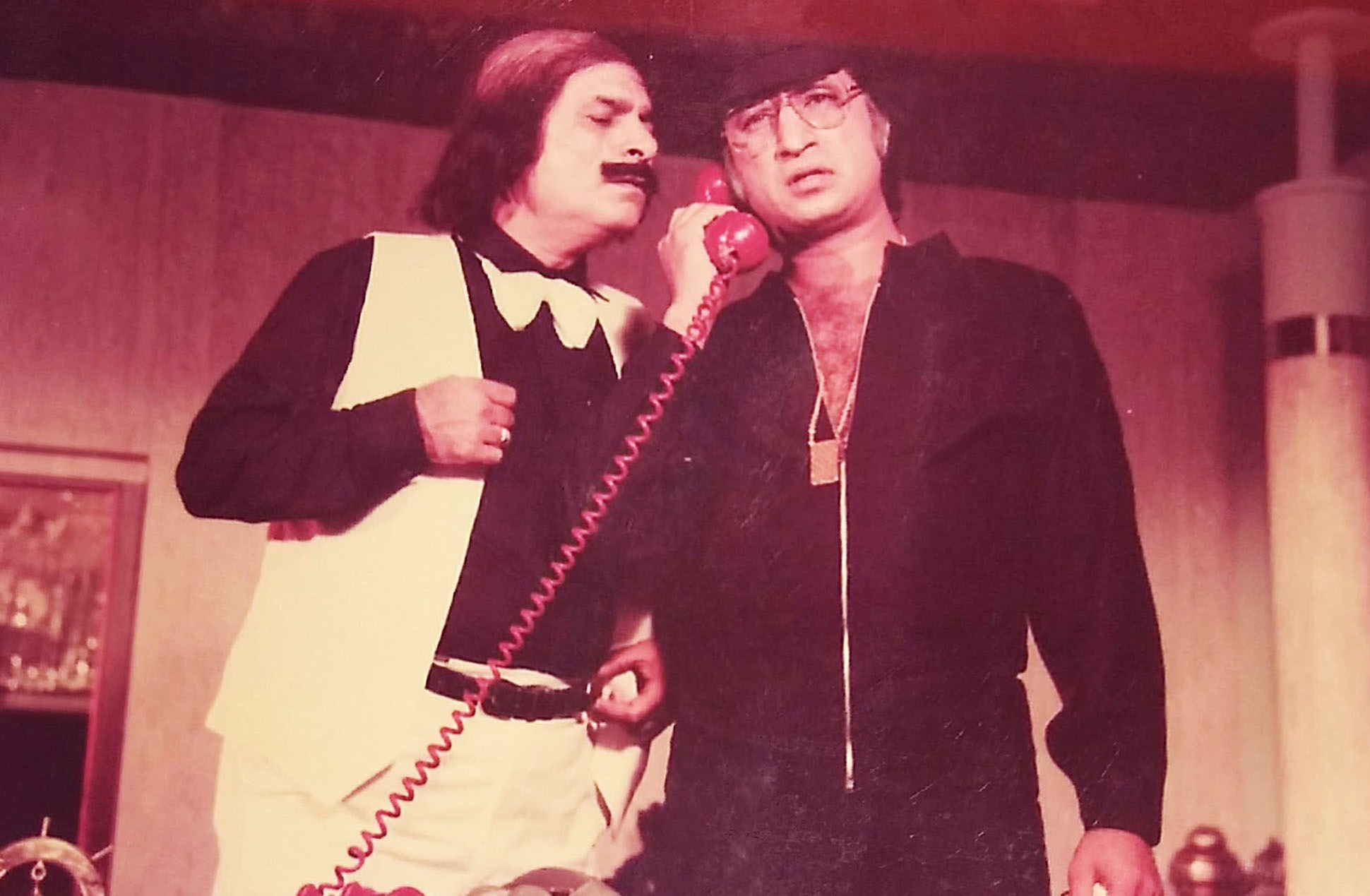 Actor Kader Khan and Actor Shakti Kapoor in the movie Akalmand.jpg