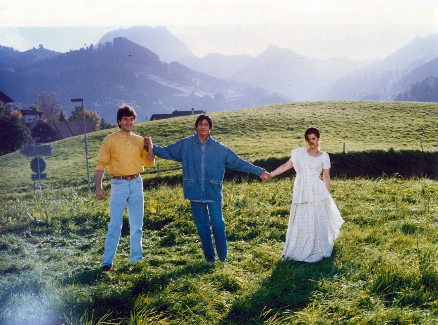 Arbaaz Ali Khan, Amitabh Bachchan, Dimple Kapadia.jpg