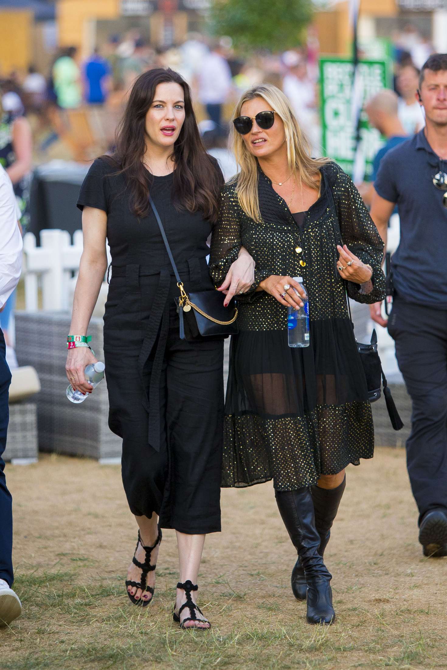 Kate-Moss-and-Liv-Tyler-at-Summer-Time-Festival--03.jpg