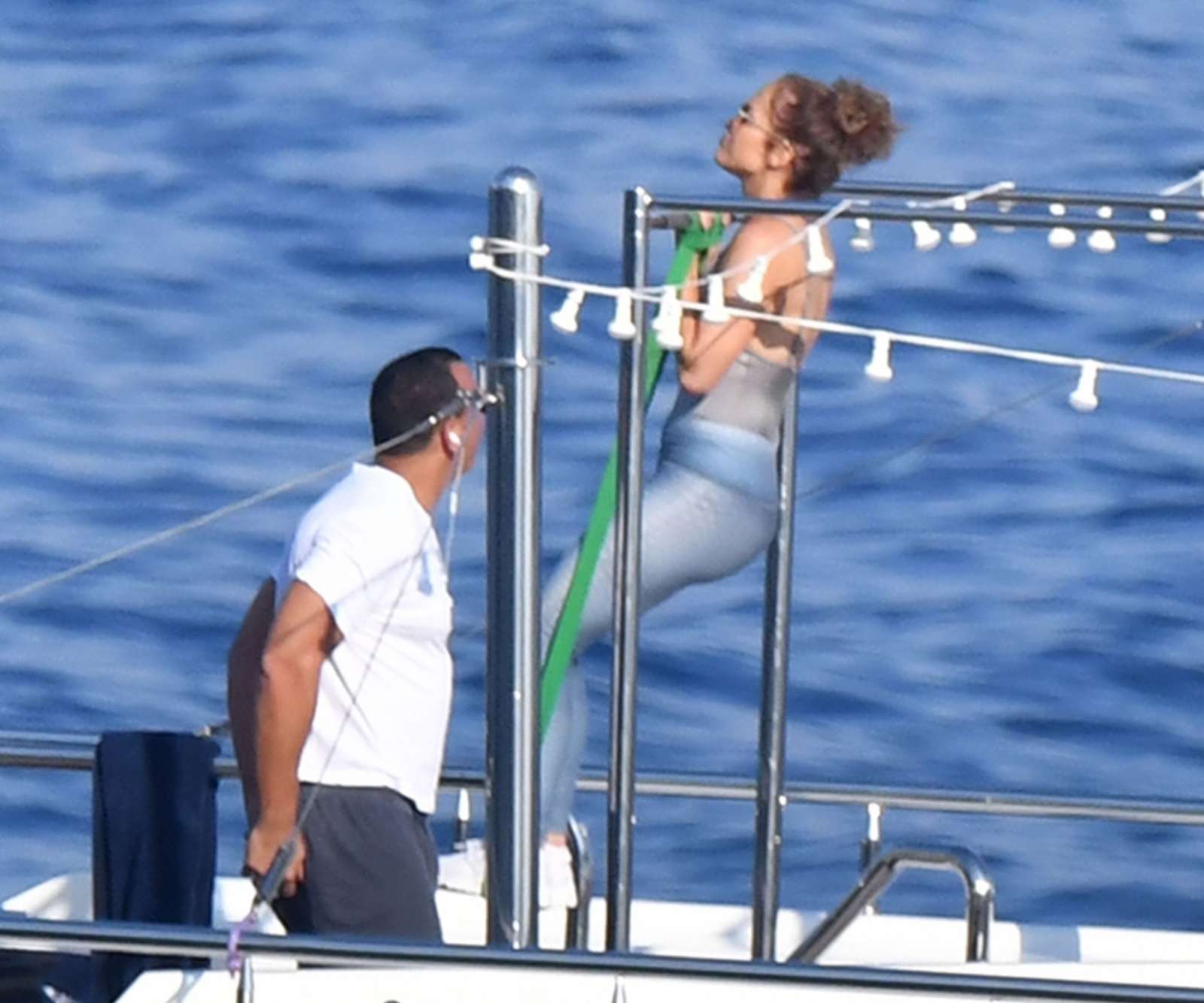 Jennifer-Lopez-in-Swimsuit-2018--10.jpg
