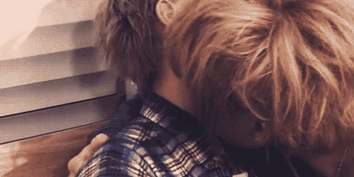 tumblr_npv9tn7bAW1utqiw8o1_500.gif
