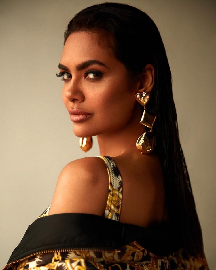 Esha (2).jpg