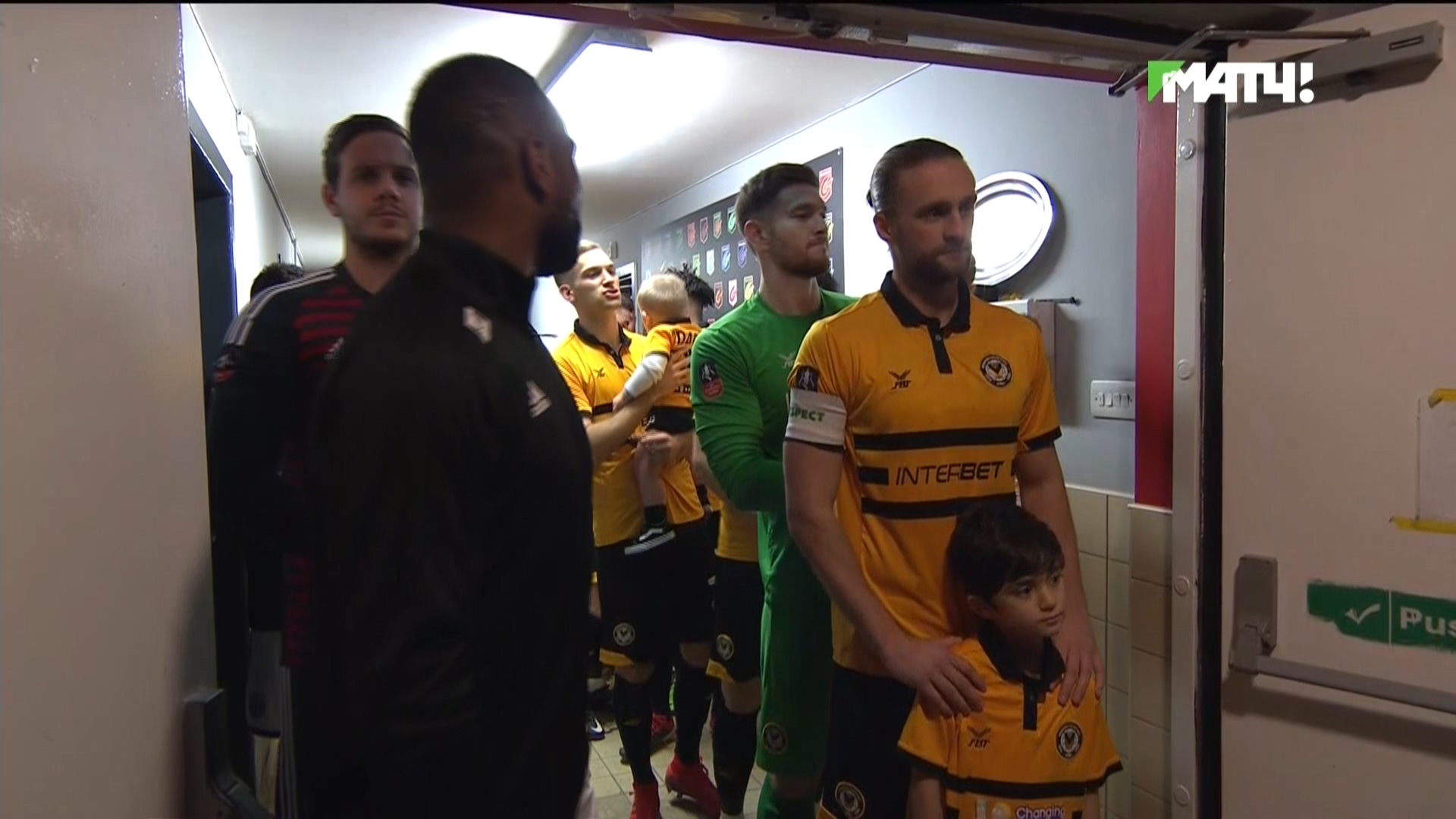 Кубок Англии 2018-19 132 финала Ньюпорт - Лестер Матч! Футбол 1 HD.ts_20190107_001512.167.jpg