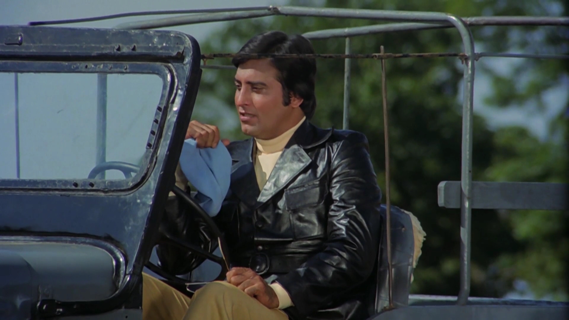 Main.Tulsi.Tere.Aangan.Ki.1978.WEBHDRip.1080p.AVC[(099941)18-16-57].JPG