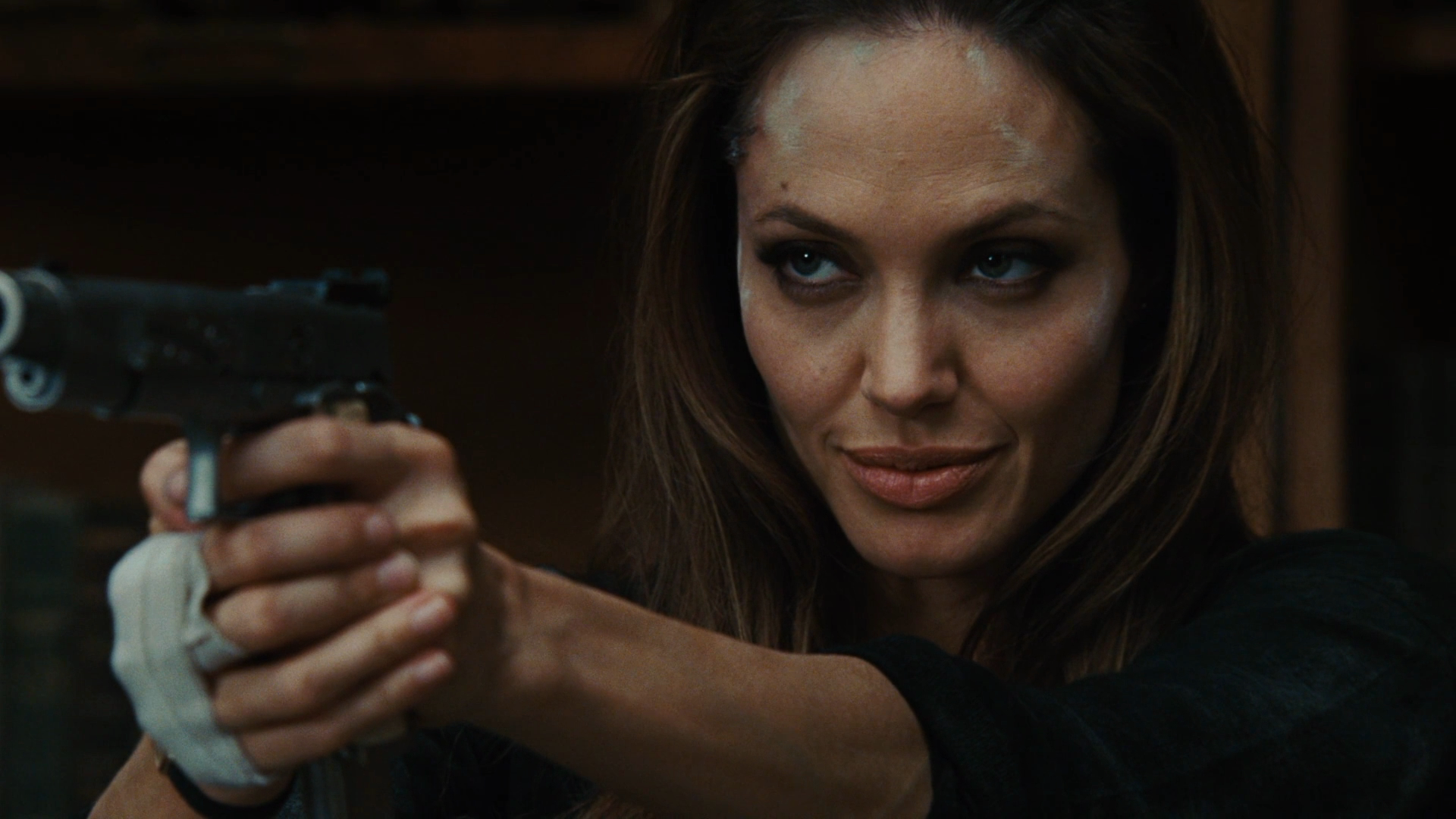 Всегда быть убийцей. Анджелина Джоли особо опасен.