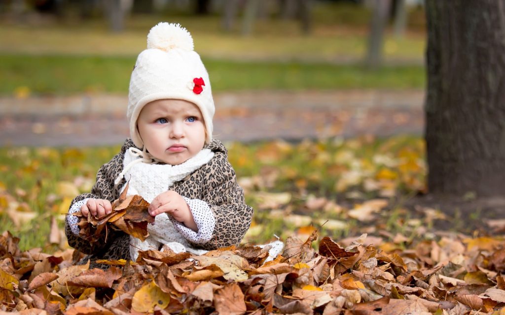 Шапочка с ушками для ребенка на осень