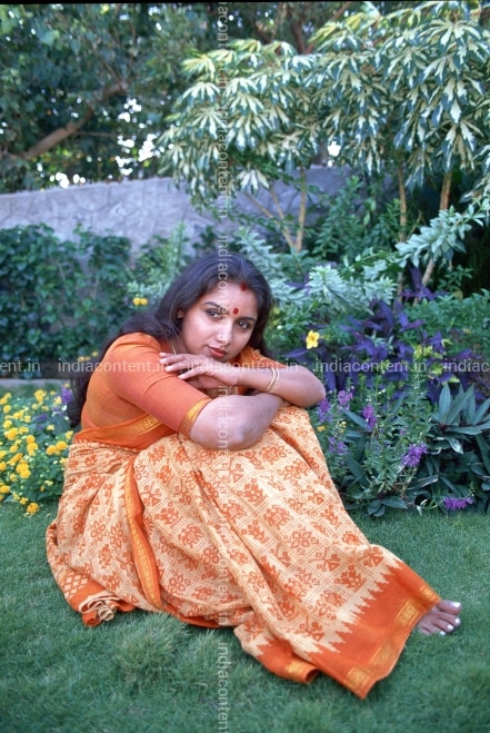 659-indian-film-actress-revathi-poses-for-a-photograph-while-sitting-in-image-88005500_20190129_004.jpg