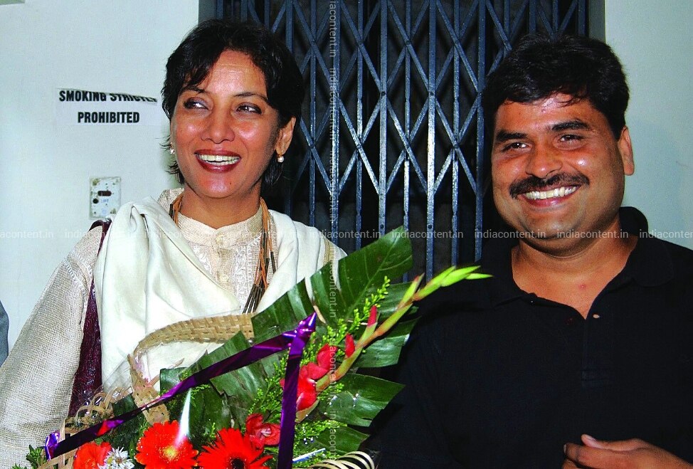 659-music-director-vishal-bharadwaj-and-film-actress-shabana-azmi-smiling-image-Bharadwaj_Vishal_page_13_121102_BP_CD100.jpg