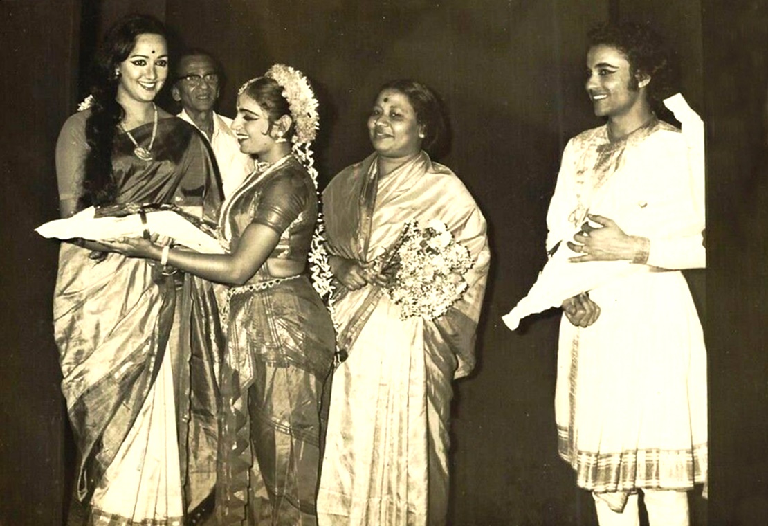 Indian-Classical-Dance-HEMA-MALINI-vintage-photo-4x6.jpg