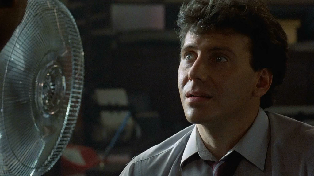Полицейский из Беверли-Хиллз 2.(1987).WEB-DLRip-AVC.O.M.[-=DoMiNo=-].mkv_20200422_205301.705.png