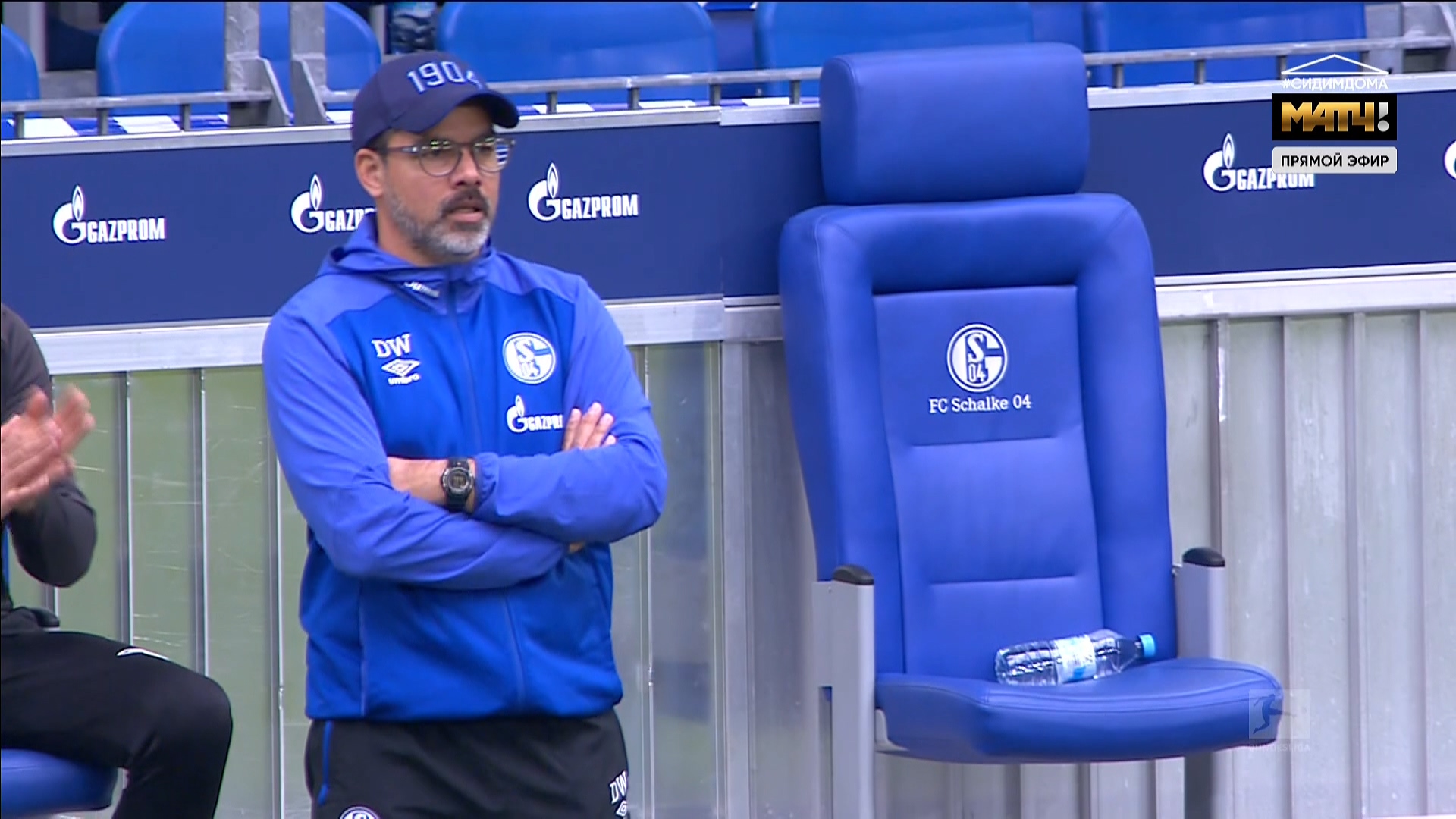 Чемпионат Германии 2019-2020 27-й тур Шальке-04 - Аугсбург Матч ТВ HD.ts_20200524_201321.491.jpg