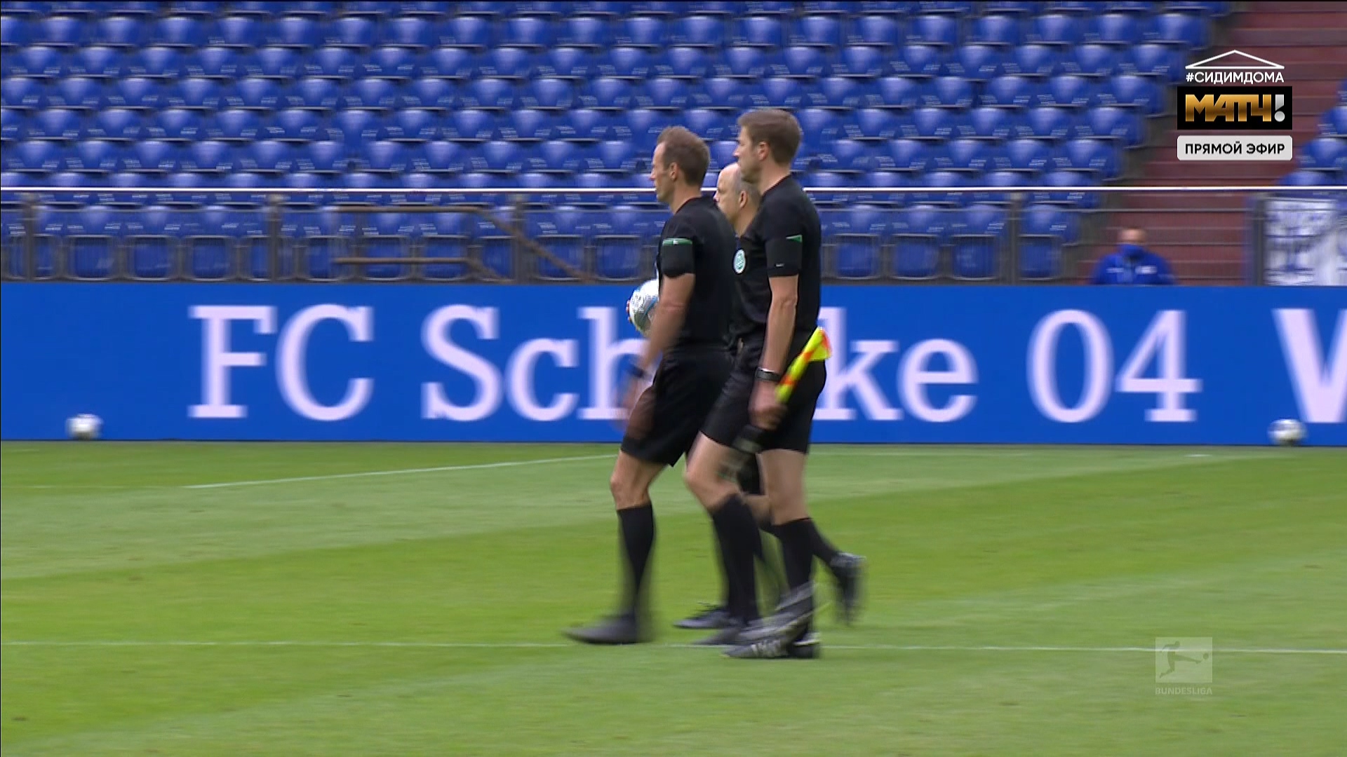 Чемпионат Германии 2019-2020 27-й тур Шальке-04 - Аугсбург Матч ТВ HD.ts_20200524_201257.150.jpg