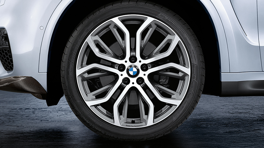 bmw_aftersales_serviceworkshop_summerwheels_8.jpg