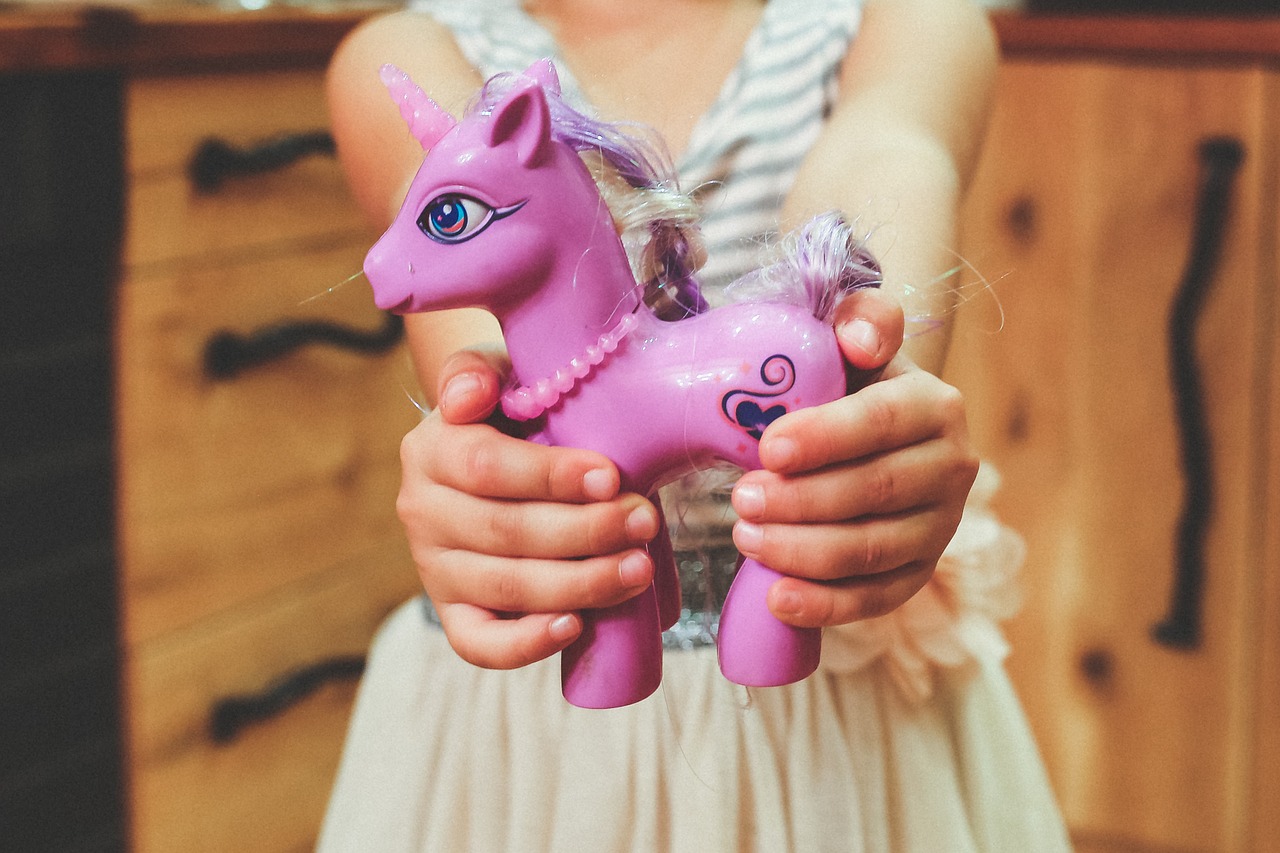 Как развивающие игрушки помогают детям: подробно о пользе