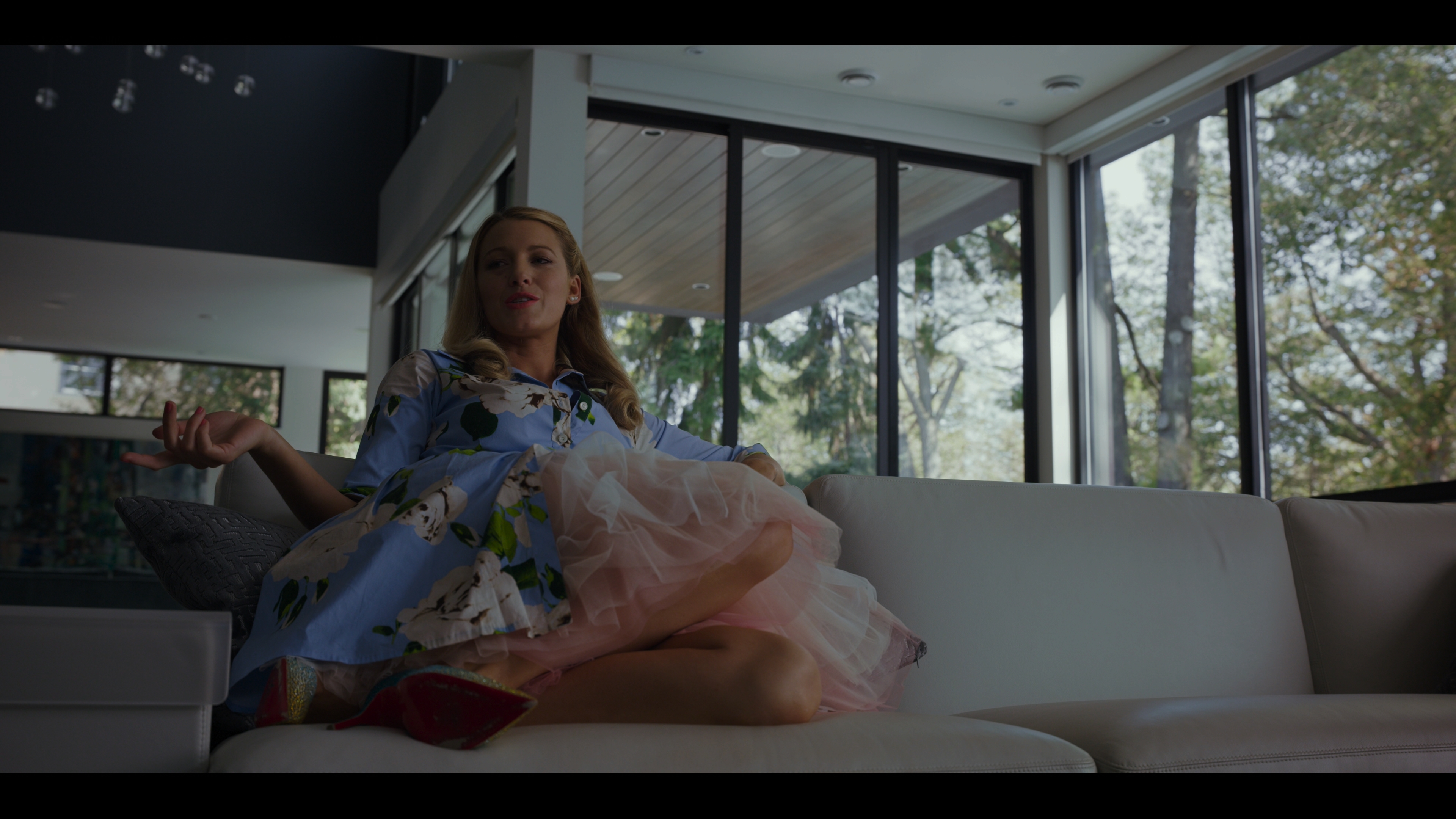 A_Simple_Favor_2018_UHD_BDRemux_2160p_DV_HDR_mkv_snapshot_01_46.jpg