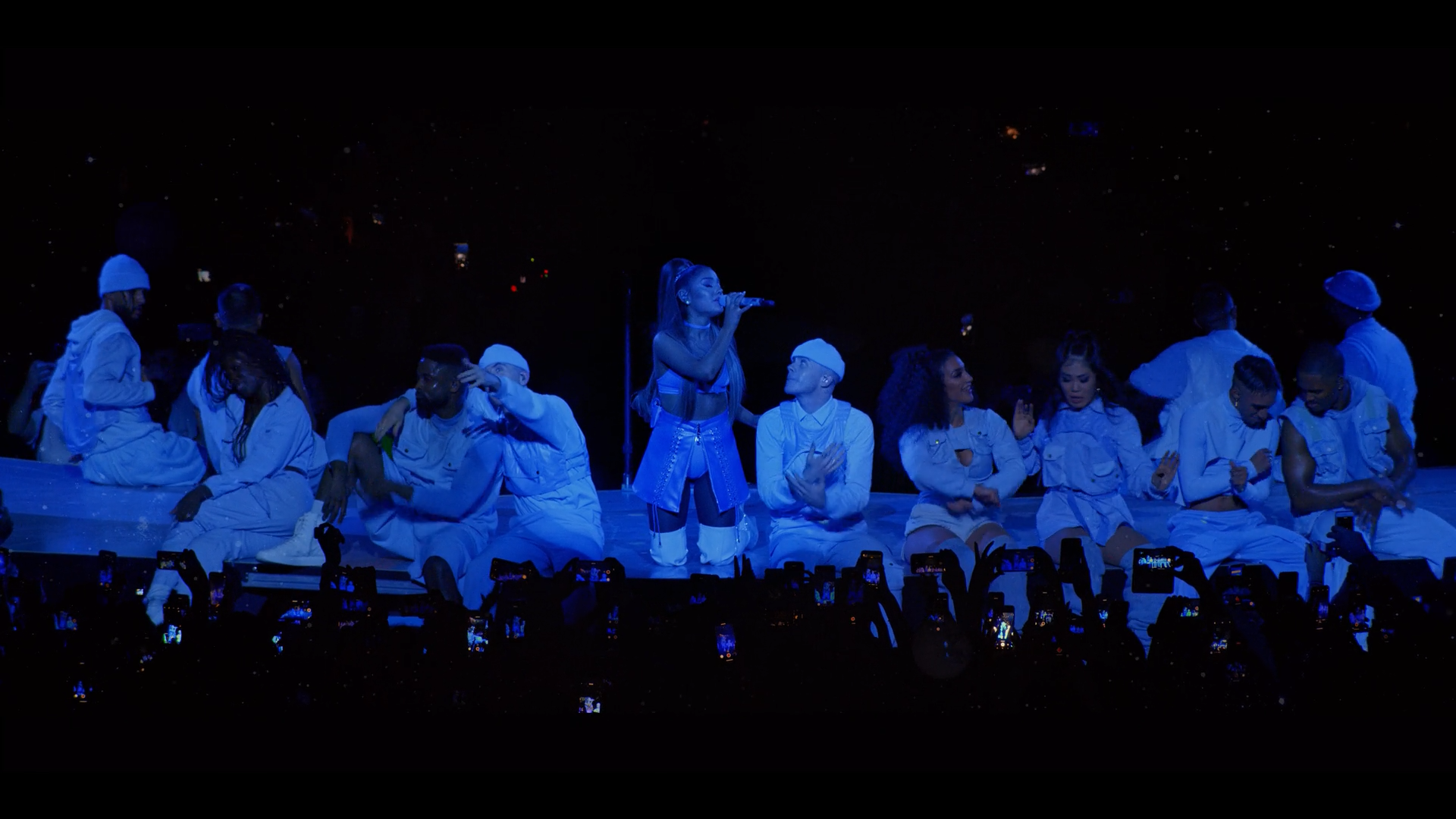 ariana.grande.excuse.me.i.love.you.1080p.web.h264-naisu.mkv_snapshot_00.54.22.299.png