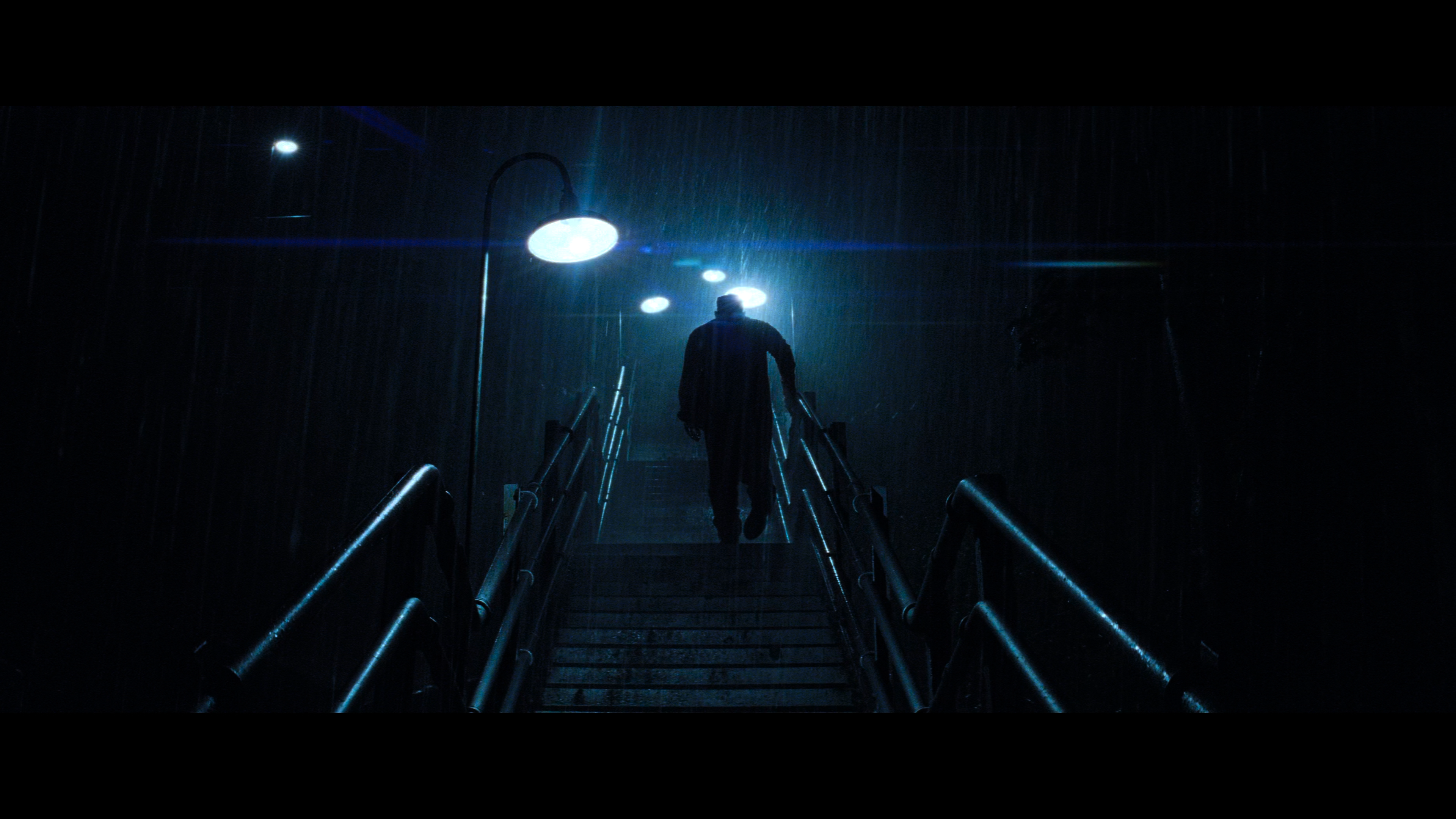 Unbreakable.2000.2160p.UHD.BDRemux.DTS-HD.MA.5.1.P8.HYBRID.DoVi-DVT.mkv_20211220_235608.581.png