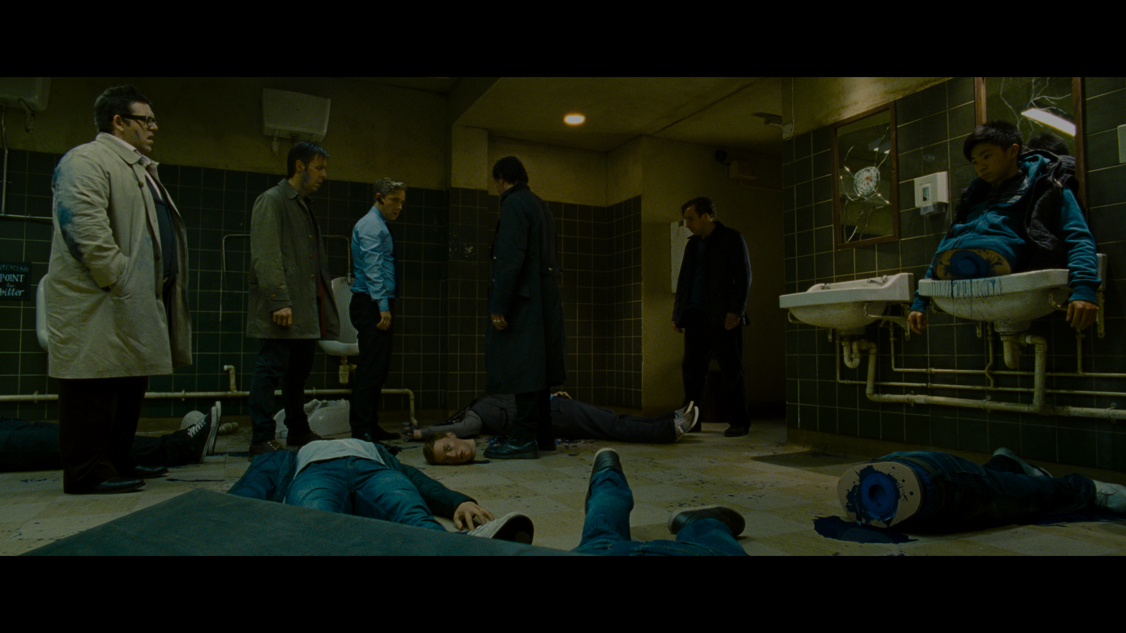 The.World's.End.2013.UHD.BDRemux.2160p.HDR.DoVi.Hybrid.P8.by.DVT.mkv_snapshot_00.42.37_[2022.01.15_11.21.42].png