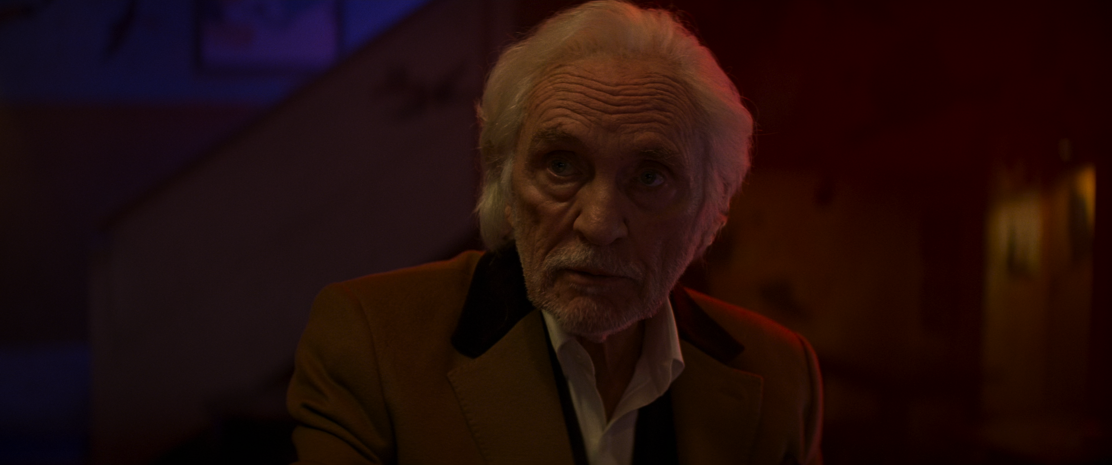 Last.Night.In.Soho.2021.2160p.UHD.BDRip.ATMOS.DoVi.by.DVT.mkv_snapshot_01.29.42_[2022.01.28_21.44.40].png
