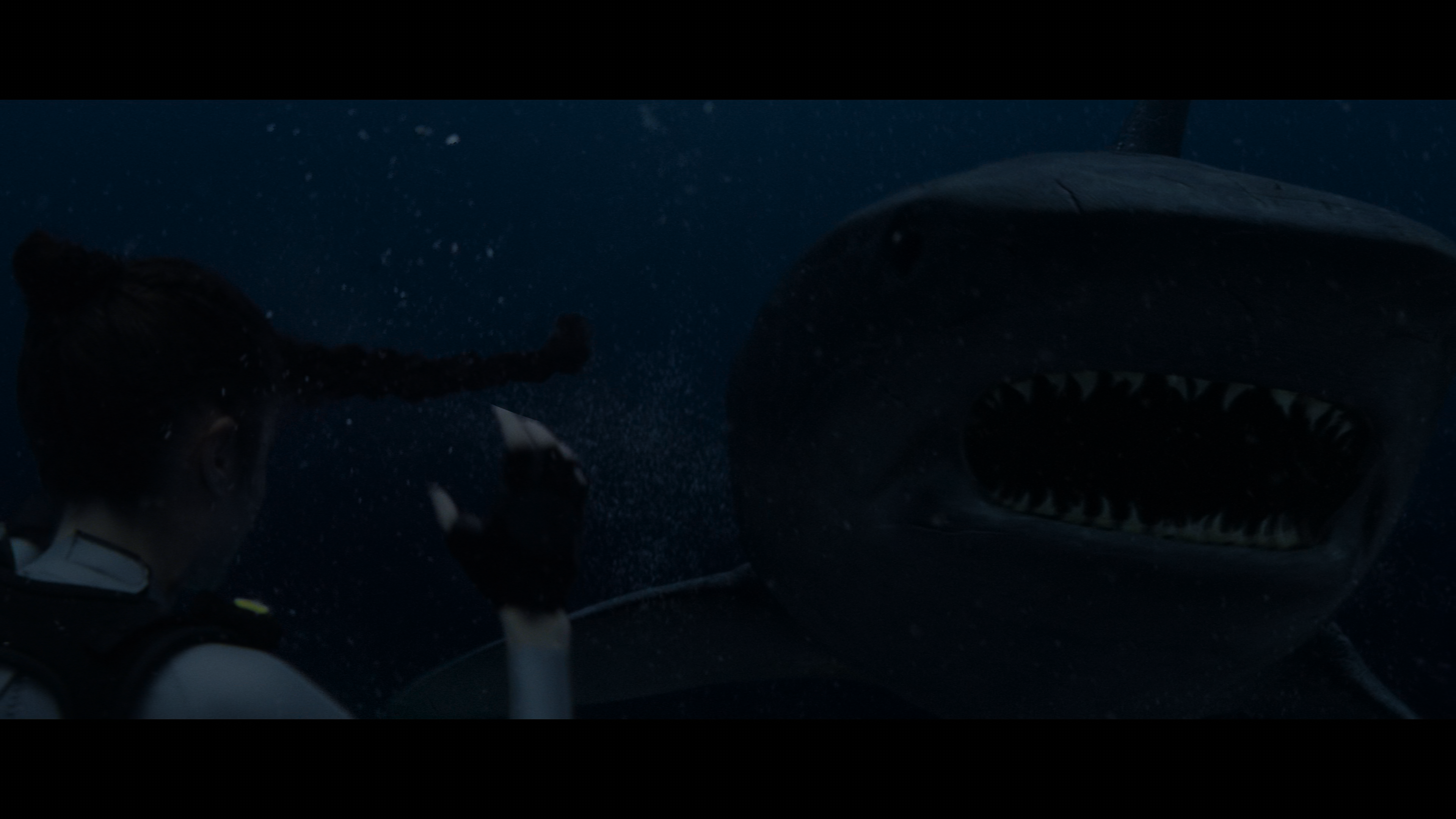 Lara.Croft.Tomb.Raider.The.Cradle.Of.Life.2003.UHD.BDRemux.2160p.HDR.DoVi.P8.by.DVT.mkv_snapshot_00.14.37_[2022.02.02_17.52.39].png