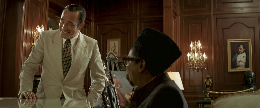 OSS 117.Alerte rouge en Afrique noire.2021.DUB.IVI.BDRip-AVC.[wolf1245.ExKinoRay].mkv_20220220_125118.149.jpg