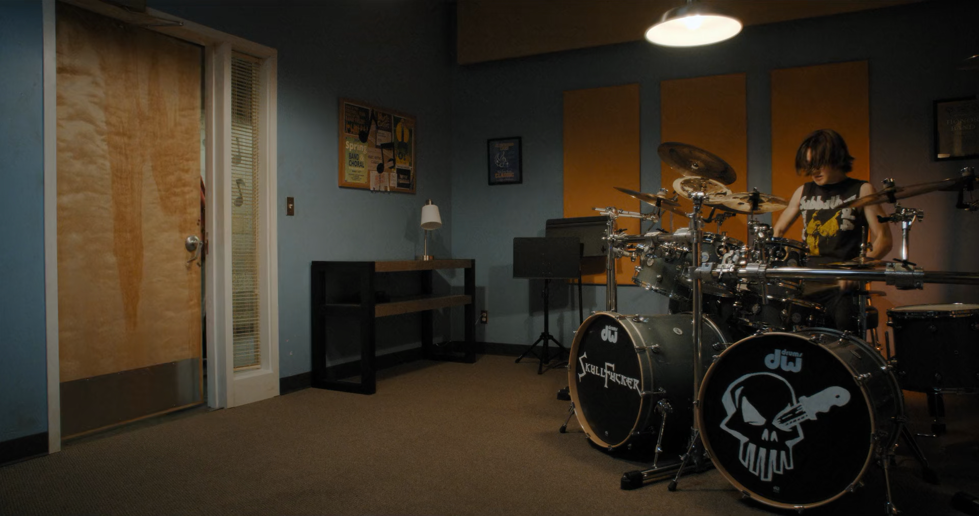 Metal.Lords.2022.NF.WEB-DLRip-HEVC.1080p.mkv_20220408_182344.110.png