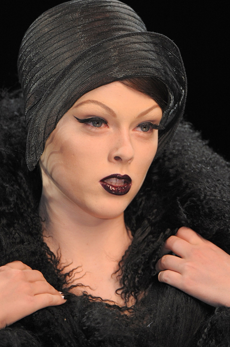 christian-dior-fall-2008-couture-details-00100h-coco-rocha.jpg
