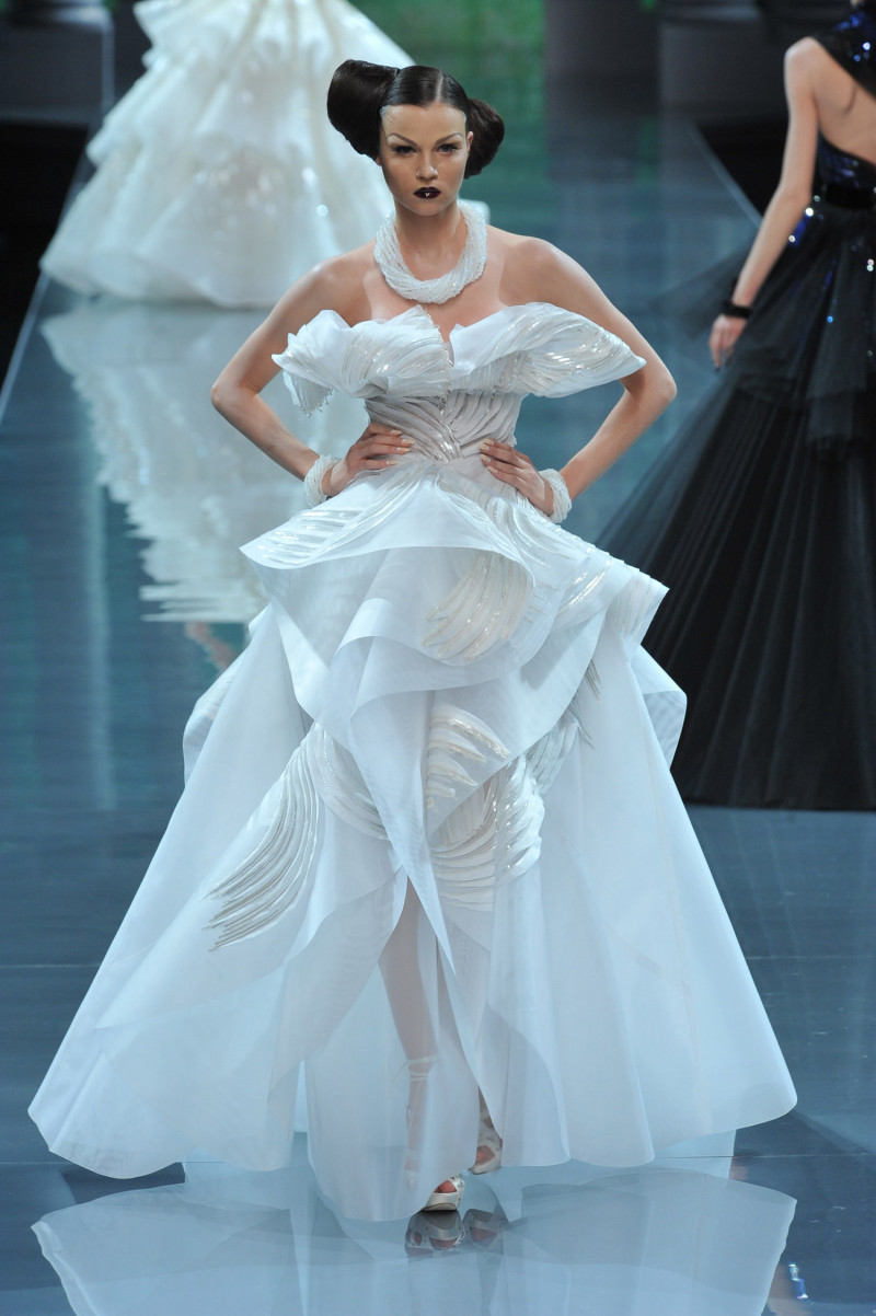 christian-dior-fall-2008-couture-00420h-egle-tvirbutaite.jpg