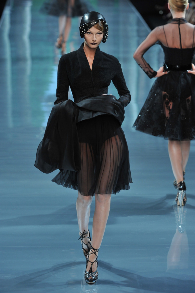 christian-dior-fall-2008-couture-00070h-tatyana-usova.jpg