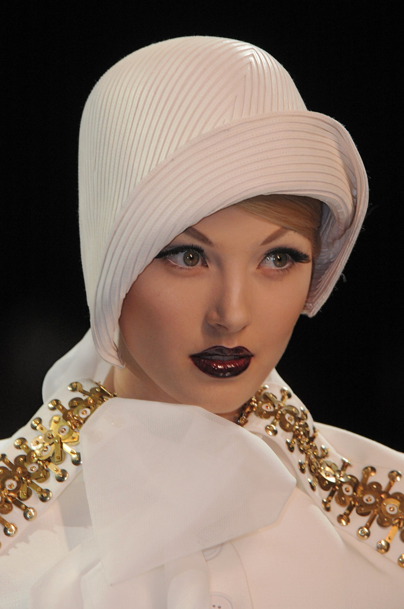 christian-dior-fall-2008-couture-details-00130h-alexandra-tretter.jpg