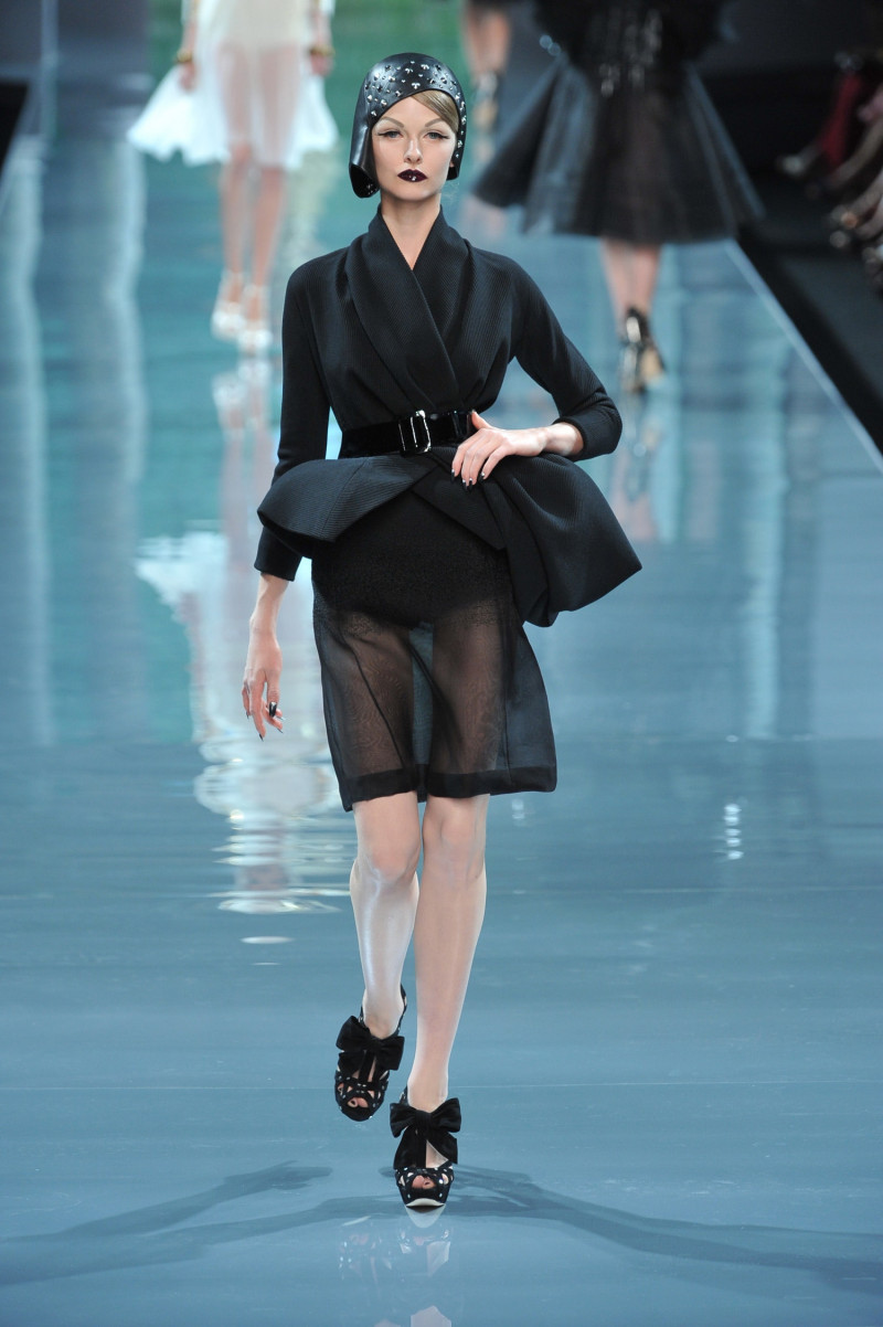 christian-dior-fall-2008-couture-00130h-kamila filipcikova.jpg