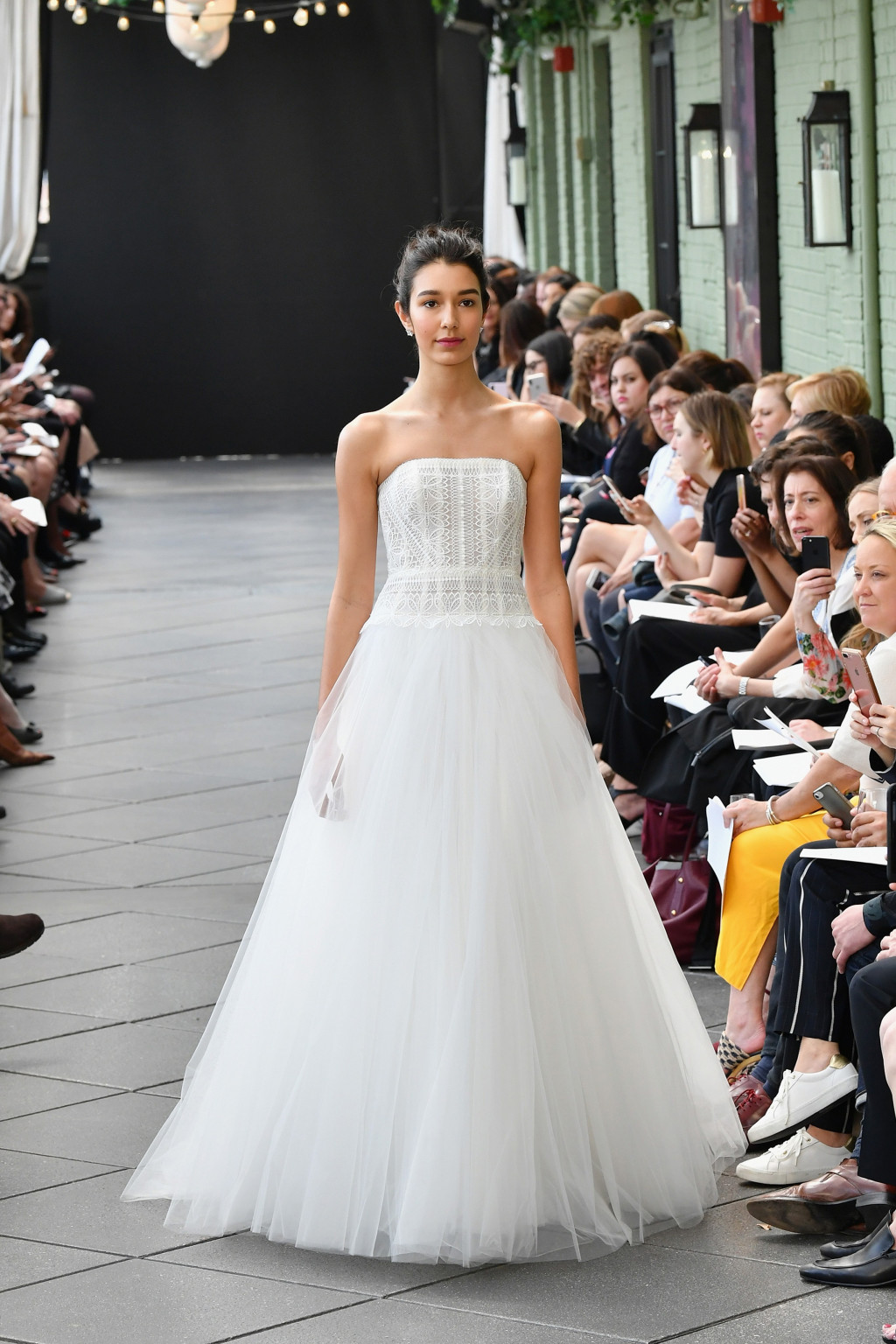 945919170-amsale-bridal-spring-2019-vogue-pr.jpg