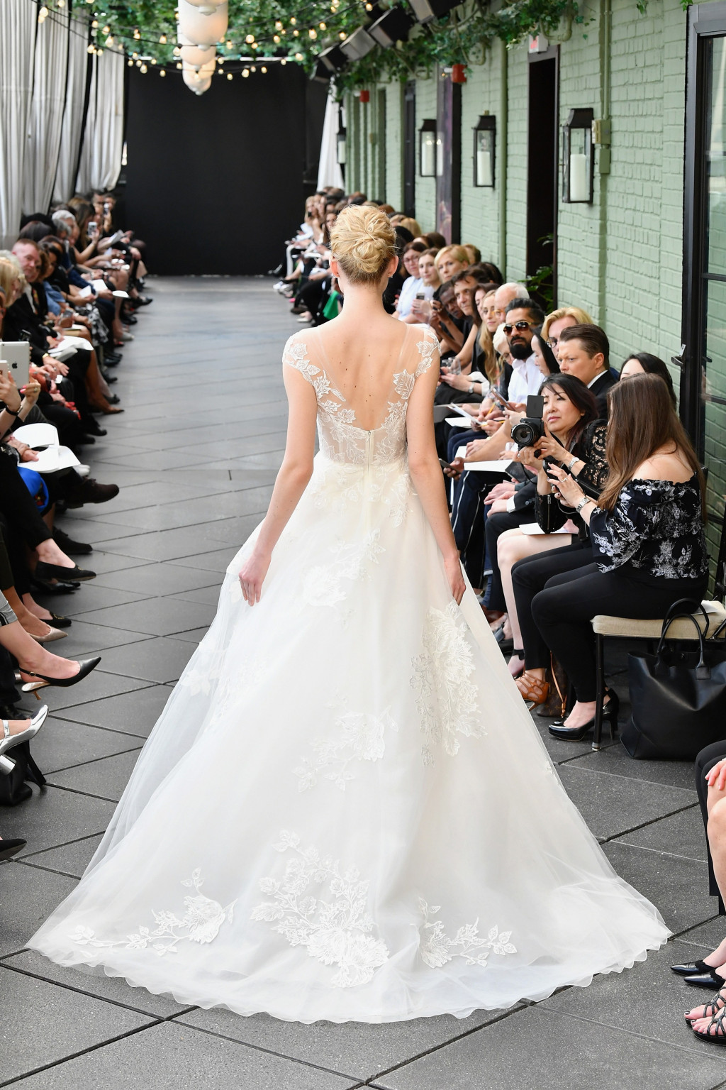945919212-amsale-bridal-spring-2019-vogue-pr.jpg