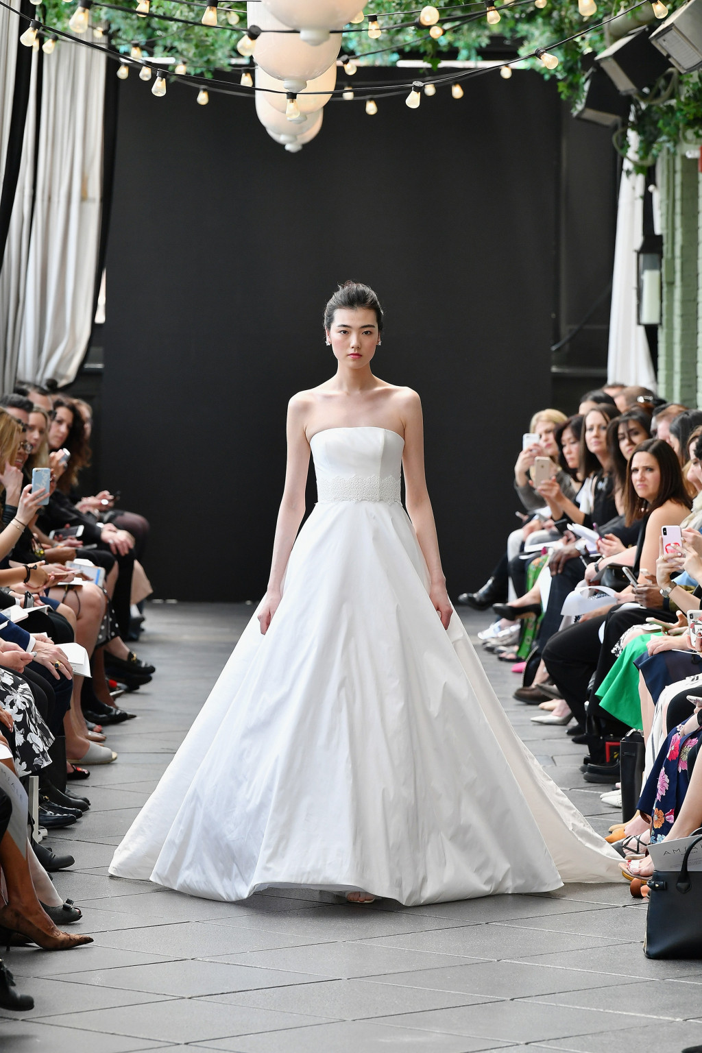 945919144-amsale-bridal-spring-2019-vogue-pr.jpg
