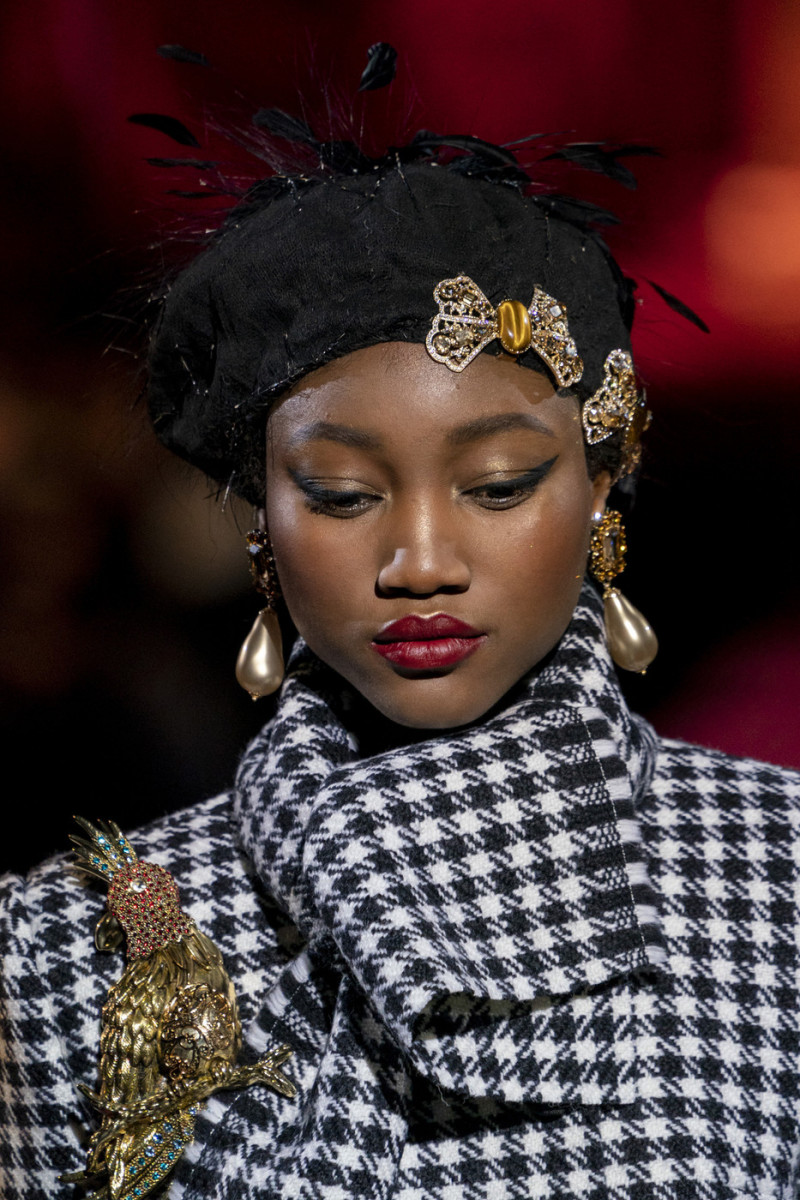 Dolce+Gabbana+Fall+2019+Details+i-TJGKpA66ex.jpg