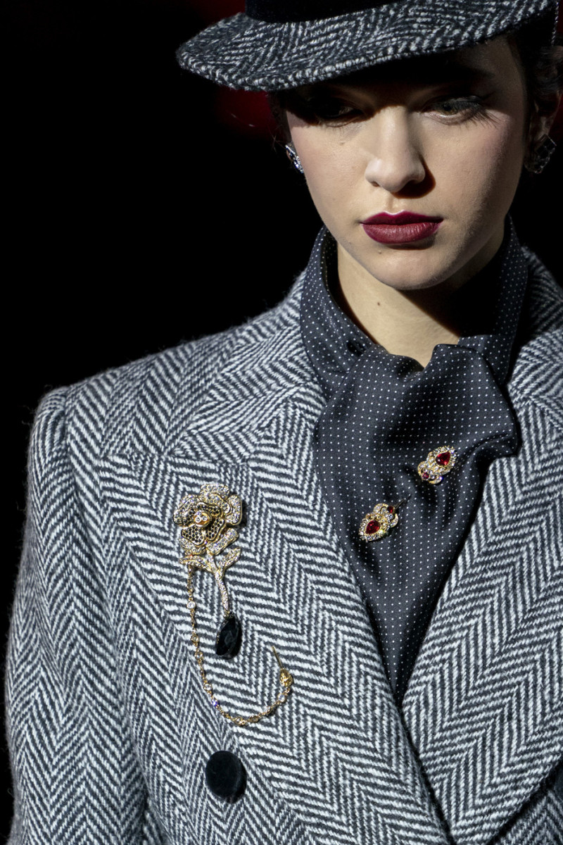 Dolce+Gabbana+Fall+2019+Details+oCS5YPD0RwFx.jpg