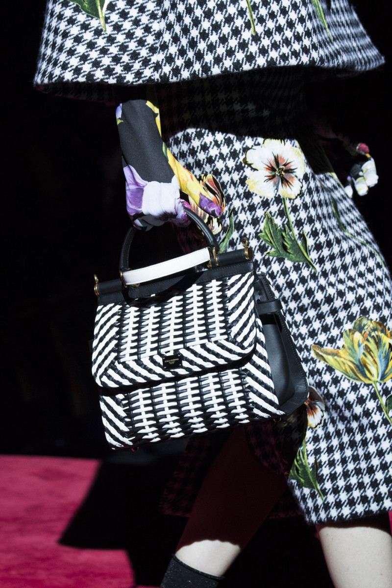 Dolce+Gabbana+Fall+2019+Details+skb1-UWGBoax.jpg