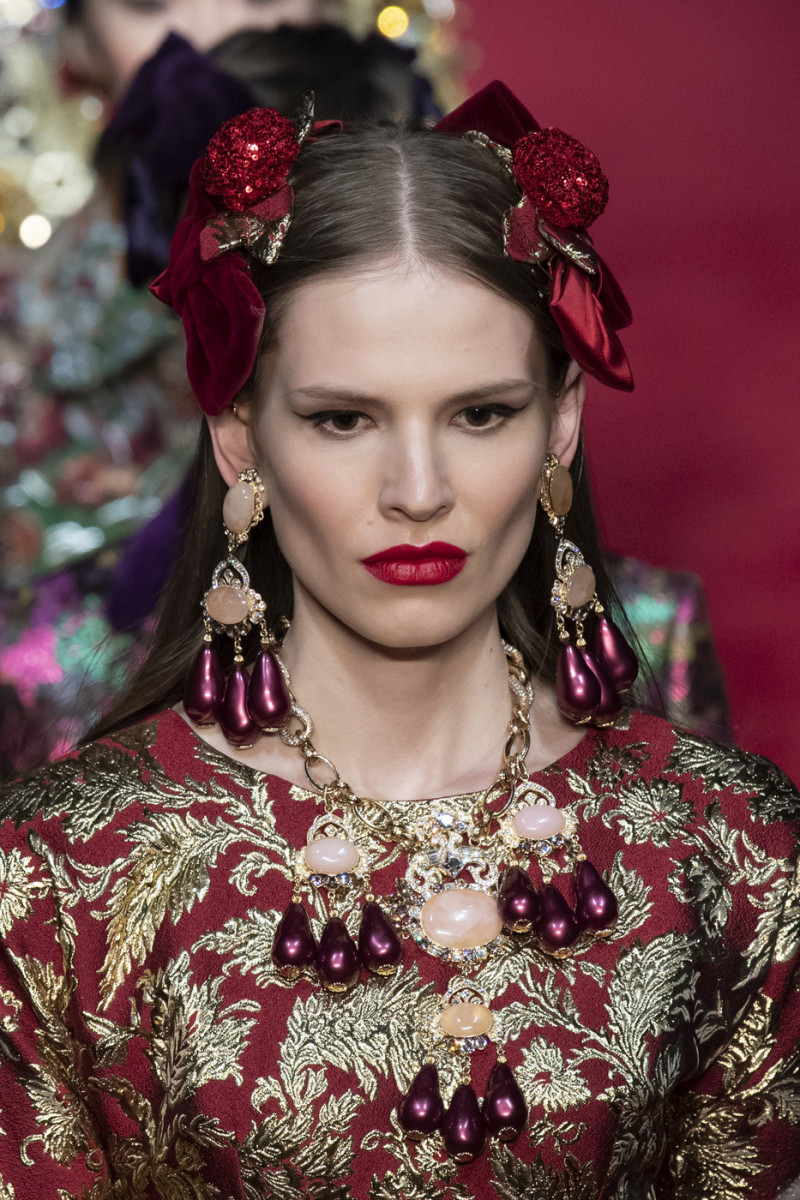 Dolce+Gabbana+Fall+2019+Details+JYh8mr0Zus5x.jpg